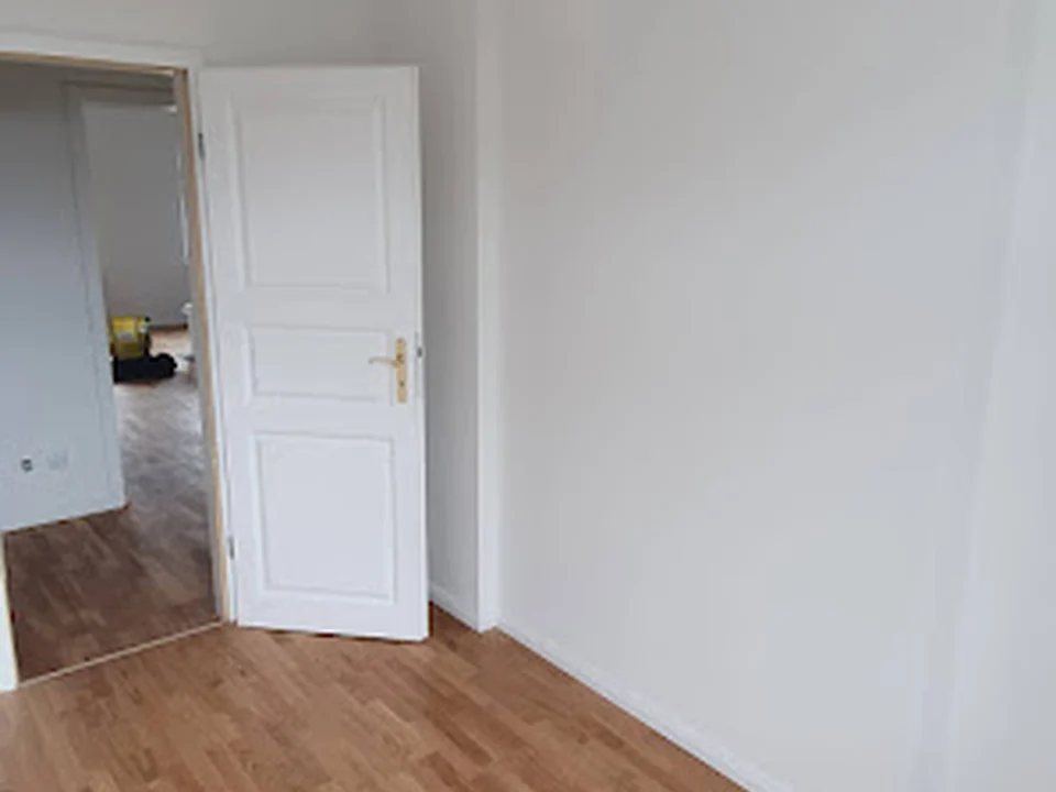 English Speaking Handyman