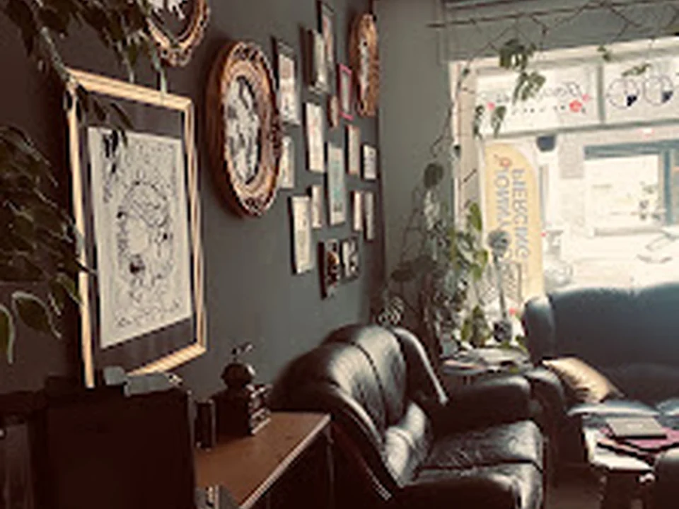 4 Roses Tattoo & Piercing Berlin