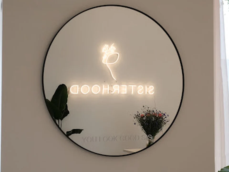 SISTERHOOD LASHES & BEAUTY, Berlin