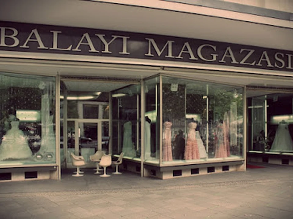 Balayi Brautmoden: Brautkleider, Abendkleider, Hochzeitsanzüge & Accessoires, Berlin