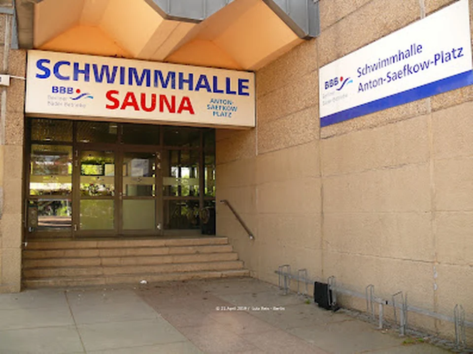 Schwimmhalle Anton-Saefkow-Platz - Berliner Bäder