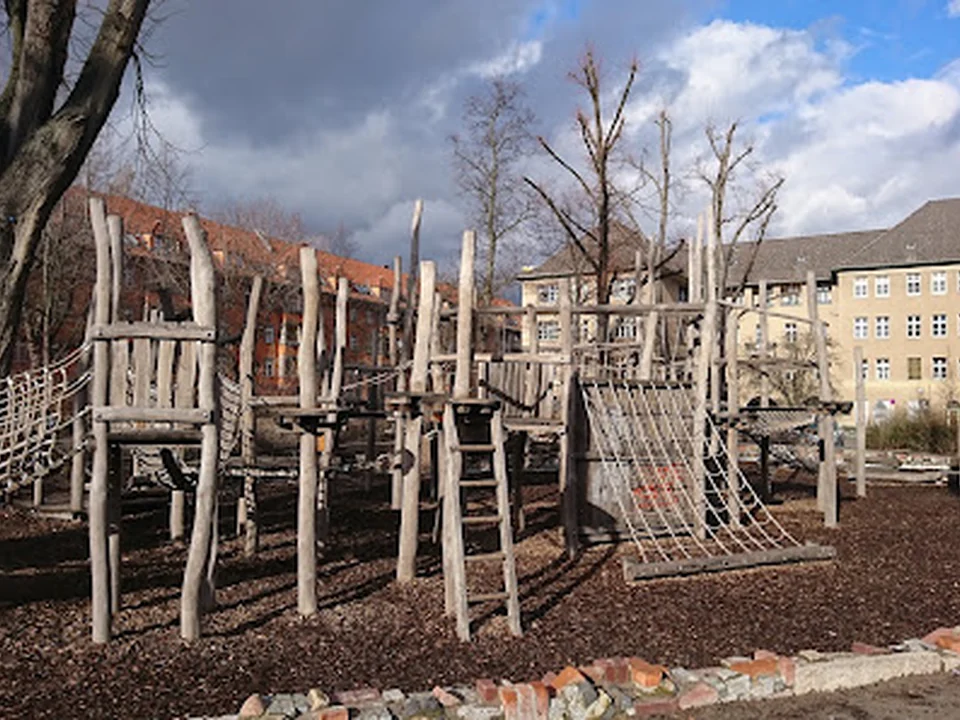 Spielplatz auf dem Zeppelinplatz, Berlin