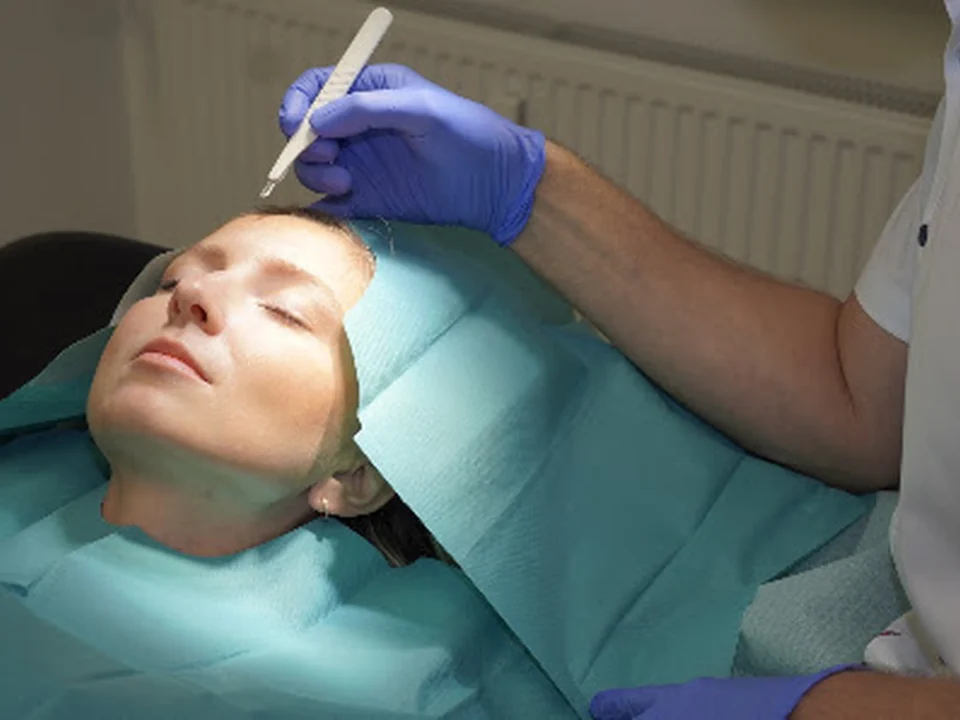 Klinik Plastische & Ästhetische Chirurgie | Anti-Aging | Longevity | IHHT | MITOVIT | Dr. med. Grundentaler, Berlin