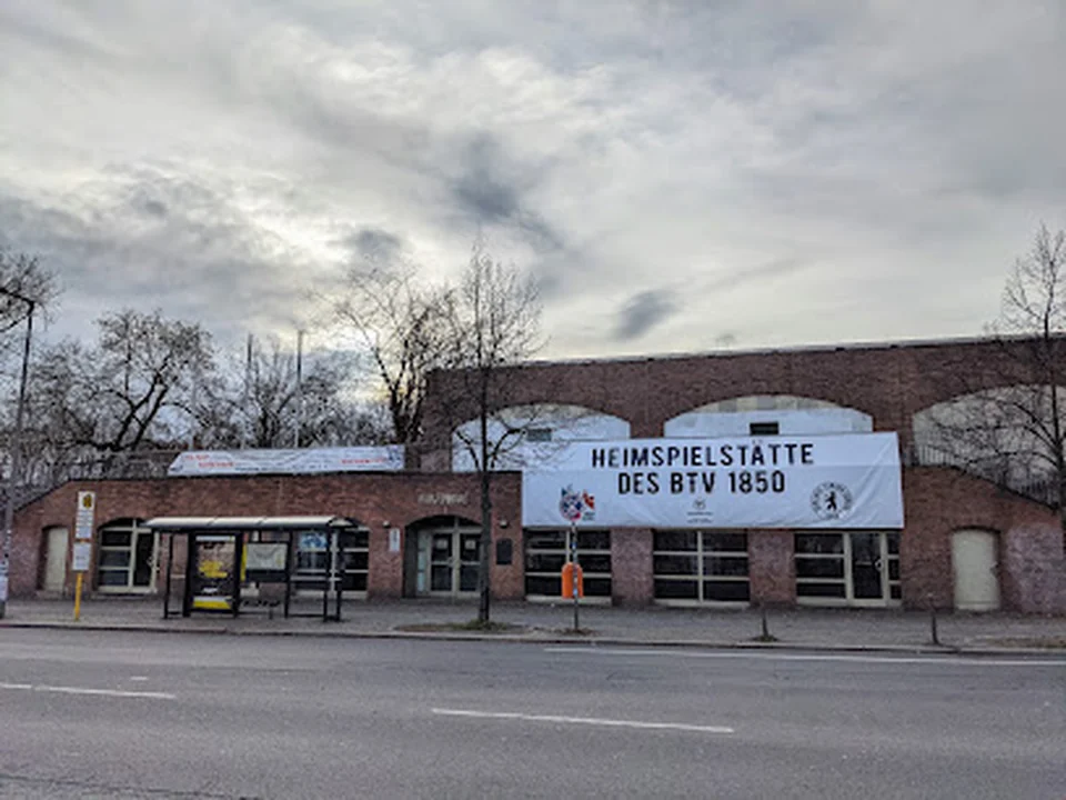 Flatow Sporthalle und Merzweghalle, Berlin