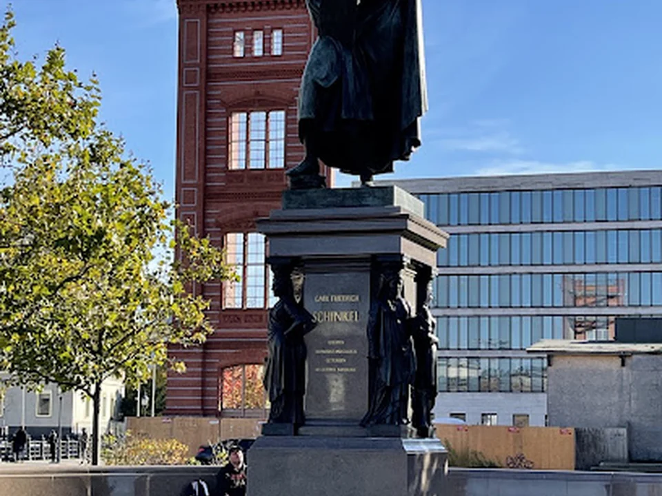Schinkel-Denkmal vor dem Humboldt Forum, Berlin