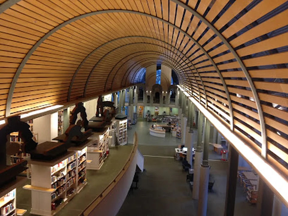 Stadtbibliothek Reinickendorf - Humboldt-Bibliothek, Berlin