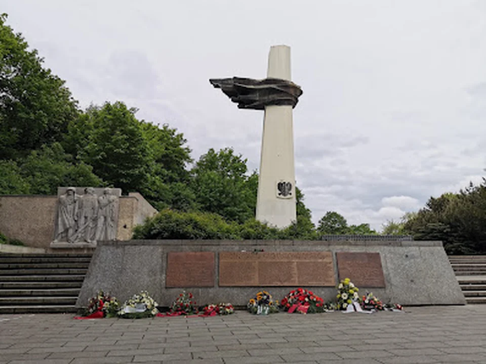 Denkmal des polnischen Soldaten und deutschen Antifaschisten, Berlin