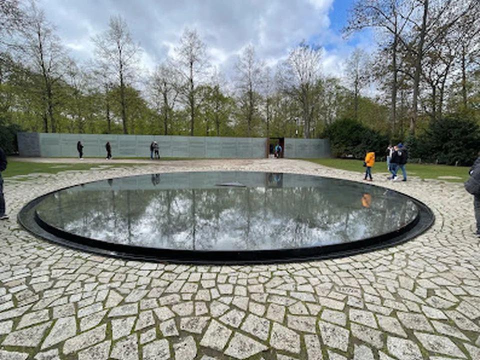 Denkmal für die im Nationalsozialismus ermordeten Sinti und Roma Europas, Berlin