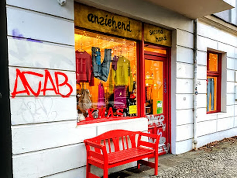 Anziehend - Second Hand Mode für Frauen, Berlin
