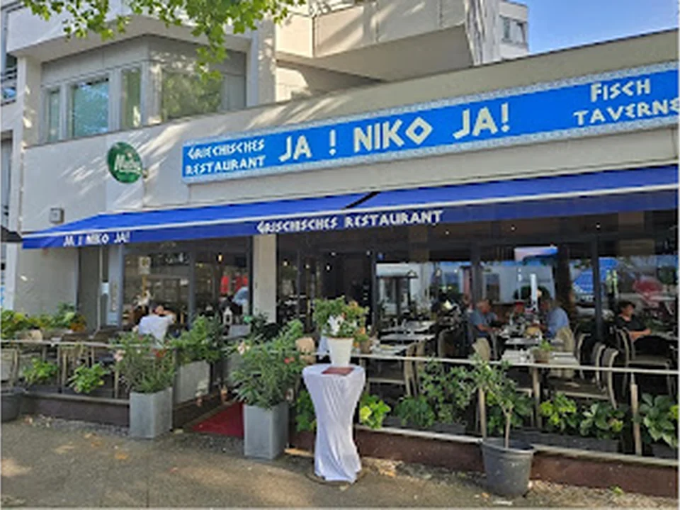 Ja! Niko Ja!, Berlin