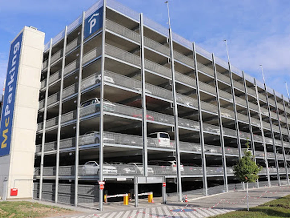 McParking Parkhaus Bohnsdorf Flughafen BER Berlin Brandenburg