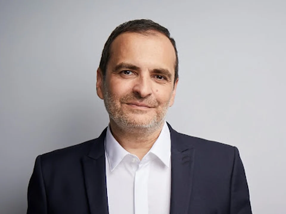 Prof. Dr. med. Michael Akbar | Clinic für Wirbelsäulen- erkrankungen & -therapien, Berlin