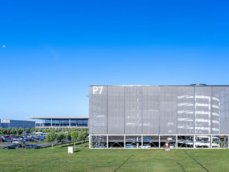 [P] Parkhaus P7 BER Berlin Brandenburg Terminal 1-2