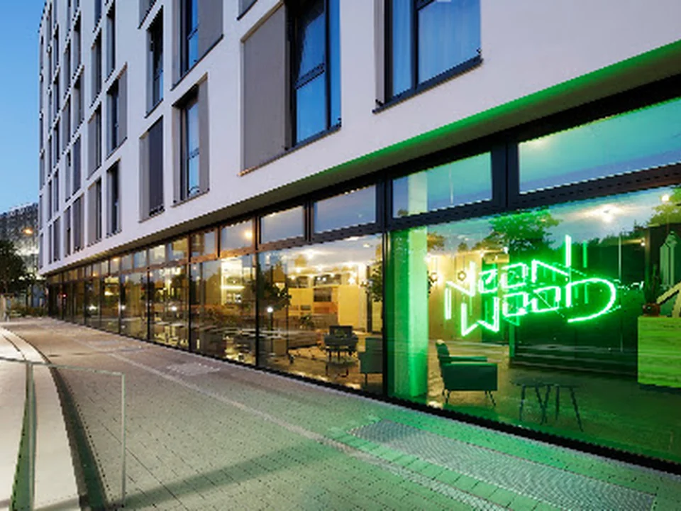 Neon Wood / Studenten Apartments Berlin Adlershof