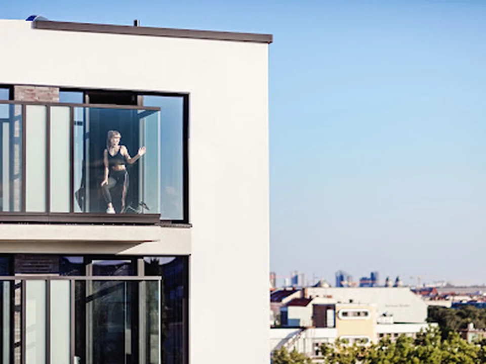 Neon Wood / Studenten Apartments Berlin Mitte-Wedding