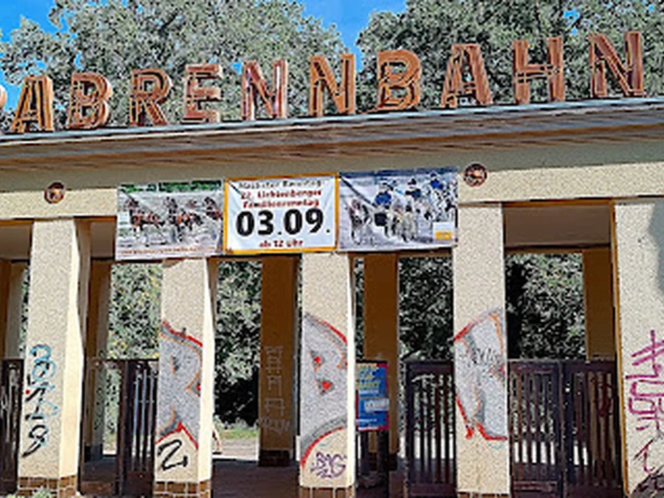 Antikflohmarkt Trabrennbahn Berlin Karlshorst