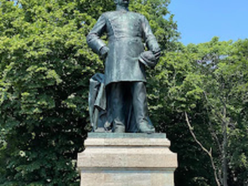 Albrecht-Graf-von-Roon-Denkmal, Berlin