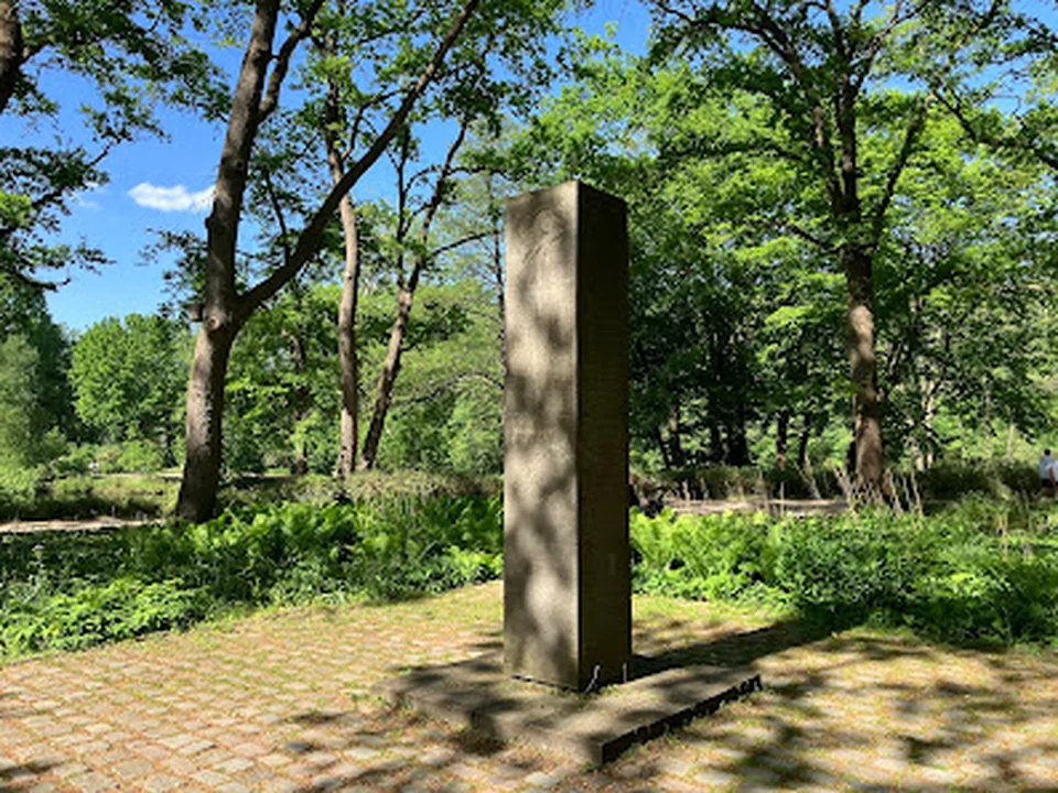 Denkmal - Stein - Stehle (Wiederaufbau des Großen Tiergarten), Berlin