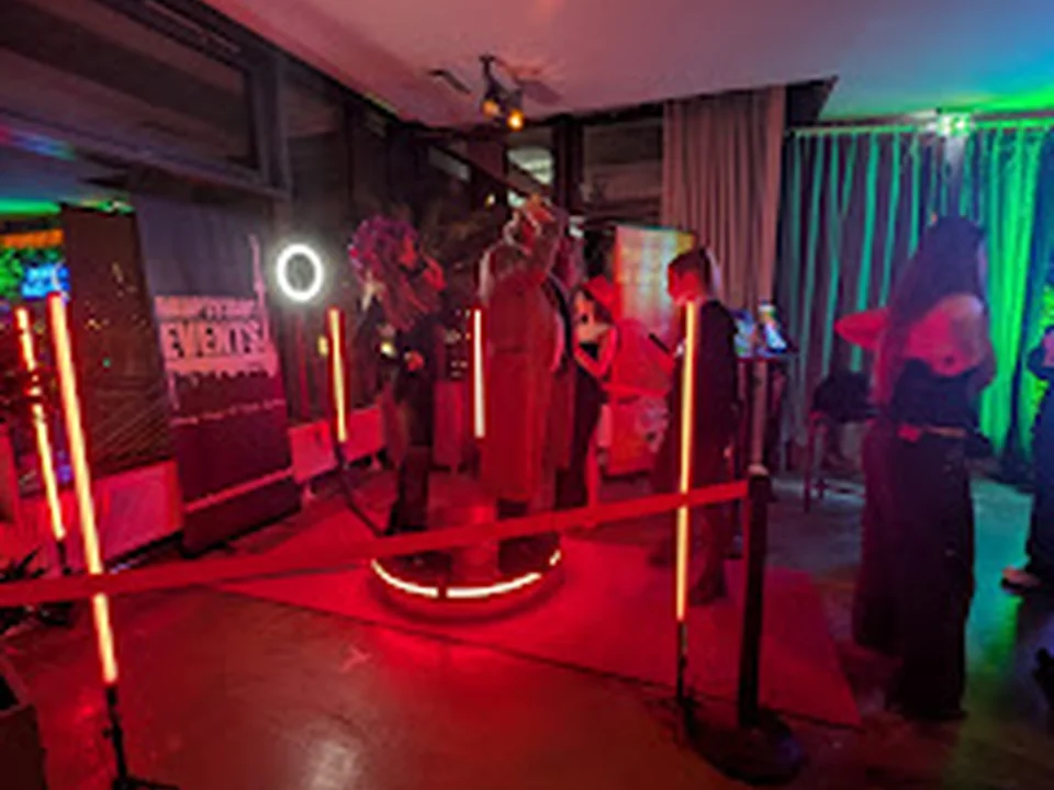 Hauptstadt Events - Vermietung - Bubblehouse - Catering - Fotograf - DJ - Eventplanung, Berlin