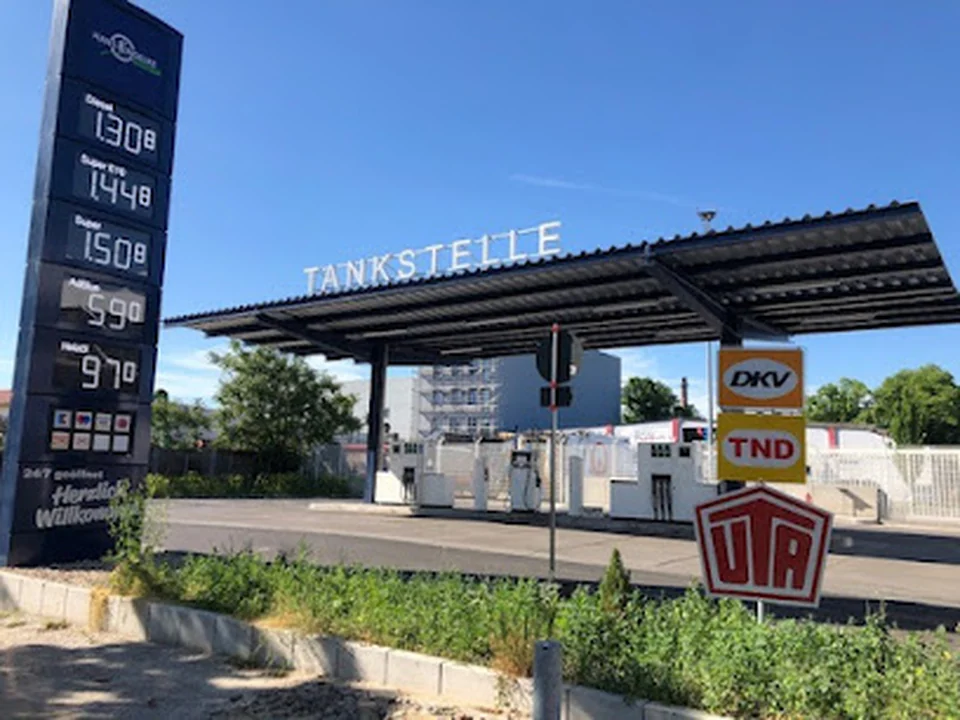 Tankstelle Hans Engelke, Berlin
