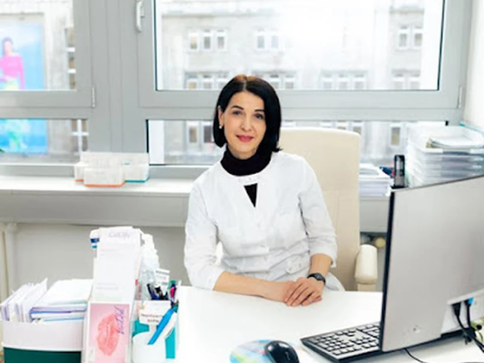 Dr. med. Alena Bergmann | Dermatologie, Ästhetik & Lasertherapie | Hautarztpraxis am KaDeWe Berlin