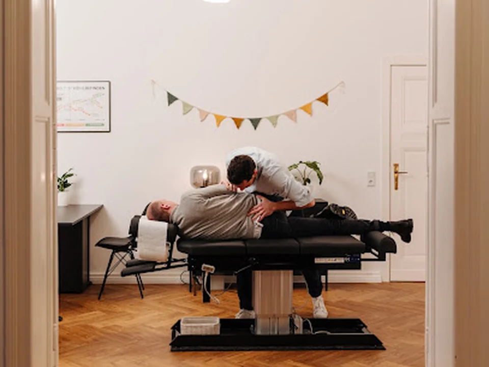 CHIRO ZIMMER - Wilmersdorf, Berlin
